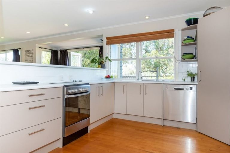 Photo of property in 1/16 Lyttelton Avenue, Forrest Hill, Auckland, 0620