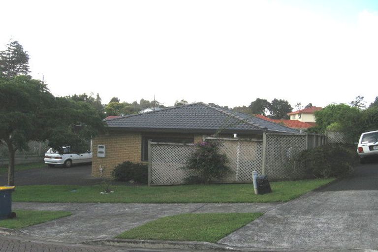 Photo of property in 2 Marbella Drive, Massey, Auckland, 0614