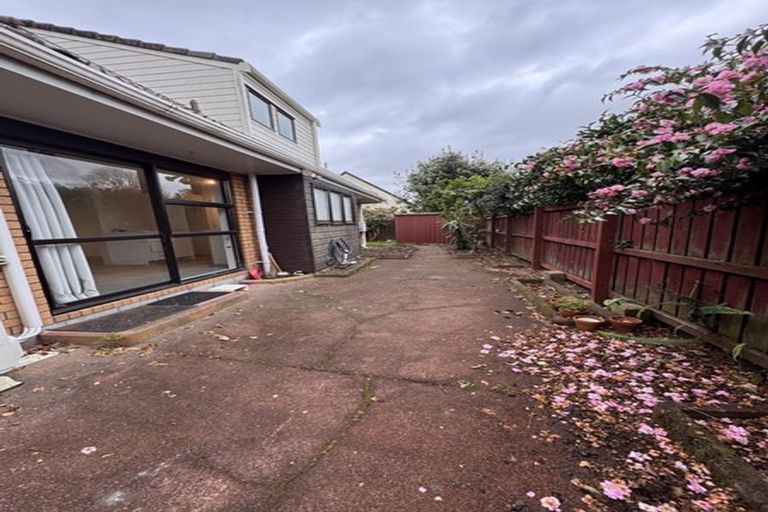 Photo of property in 2/17 Ross Martin Court, Conifer Grove, Takanini, 2112