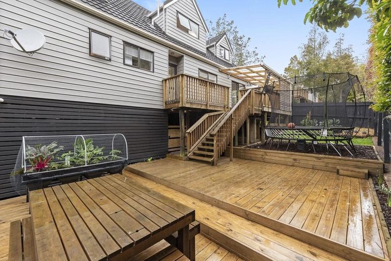 Photo of property in 117 Daffodil Street, Titirangi, Auckland, 0604