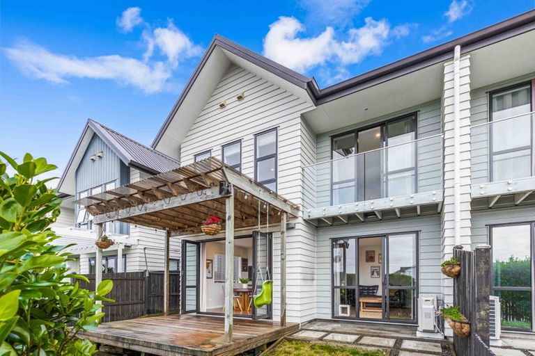 Photo of property in 17 Irving Place, Hobsonville, Auckland, 0616