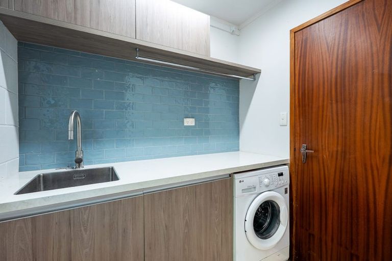 Photo of property in 2/13 Coronation Road, Hillcrest, Auckland, 0627