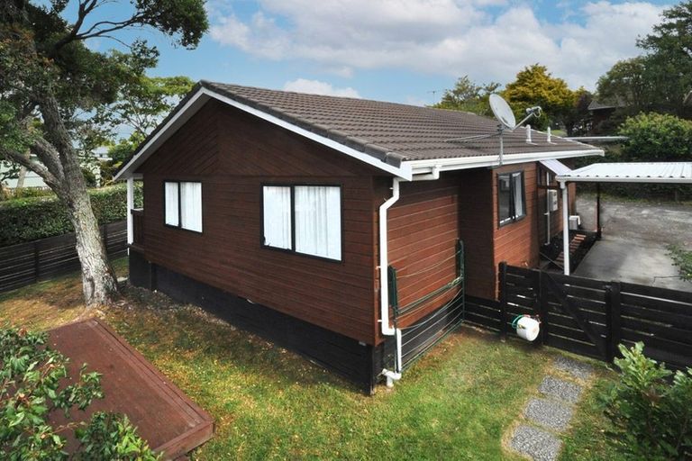 Photo of property in 109 Don Buck Road, Massey, Auckland, 0614