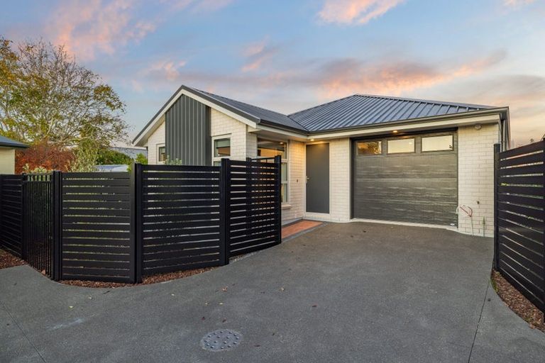 Photo of property in 8c Wychwood Crescent, Bishopdale, Christchurch, 8053