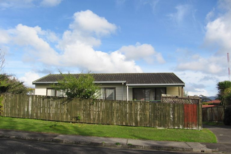 Photo of property in 2/25 Taioma Crescent, Te Atatu Peninsula, Auckland, 0610