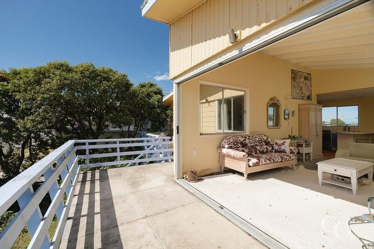 Photo of property in 42 Karewa Parade, Papamoa Beach, Papamoa, 3118
