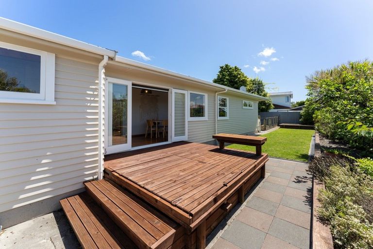 Photo of property in 8 Essex Place, Milson, Palmerston North, 4414