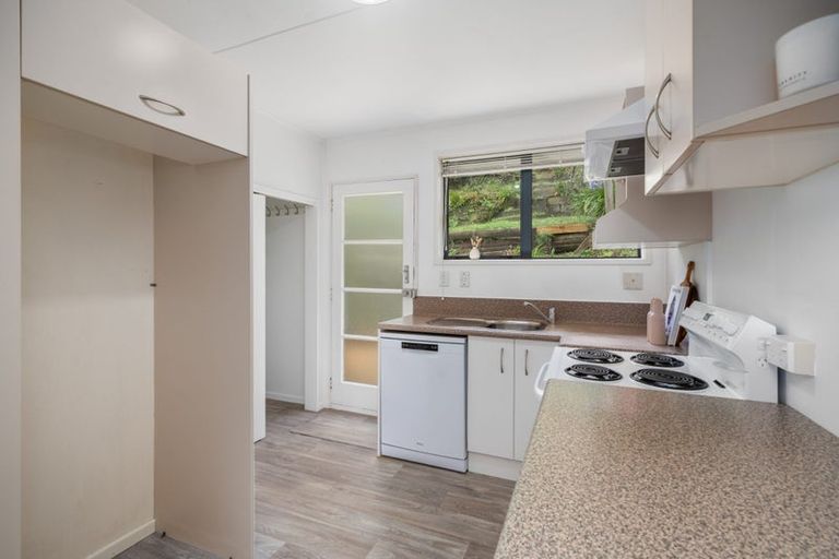Photo of property in 2/14 Doris Gordon Crescent, Crofton Downs, Wellington, 6035