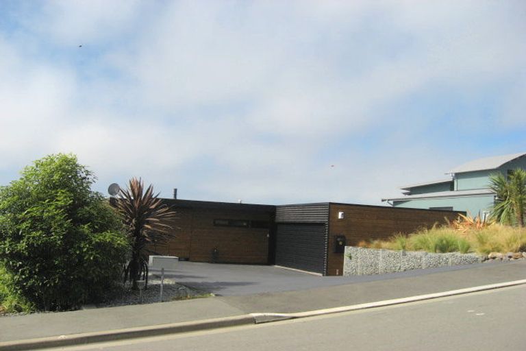 Photo of property in 2a Avery Place, Redcliffs, Christchurch, 8081
