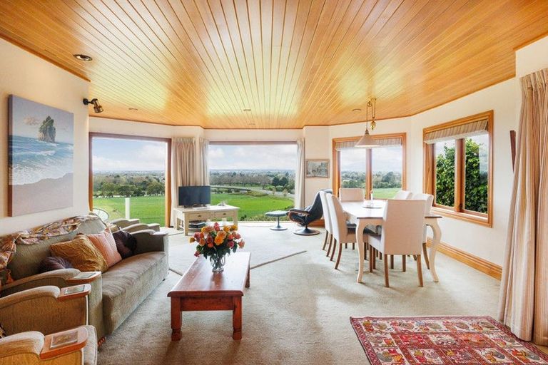 Photo of property in 96 Clifton Terrace, Fitzherbert, Palmerston North, 4410