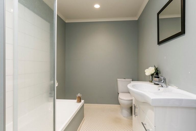 Photo of property in 2/57 Simla Crescent, Khandallah, Wellington, 6035