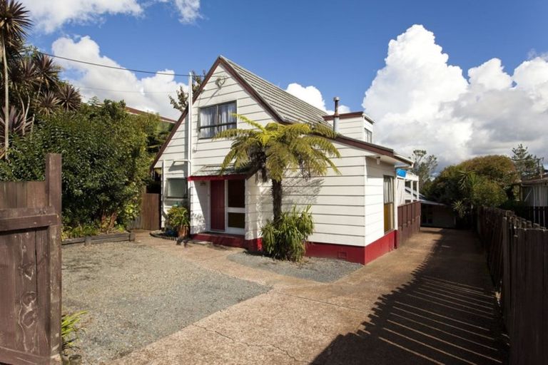 Photo of property in 306 Don Buck Road, Massey, Auckland, 0614