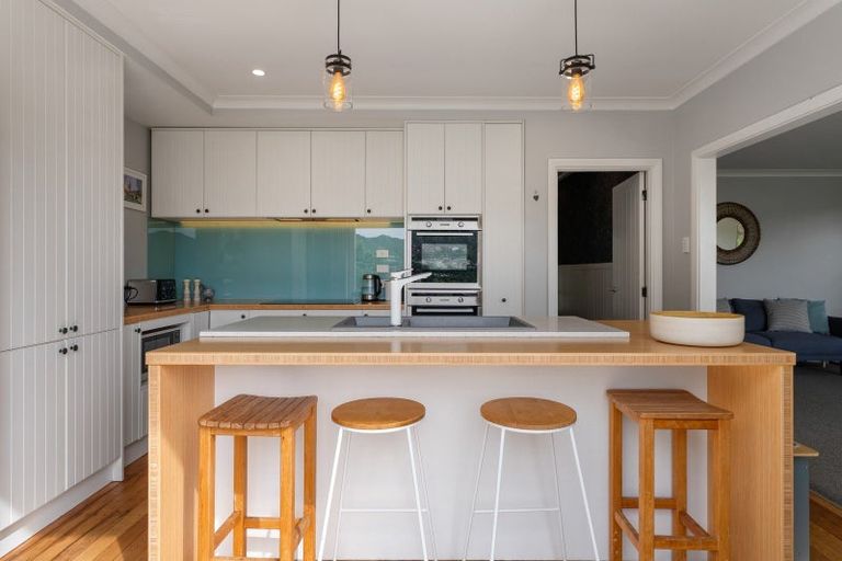 Photo of property in 16 Waru Street, Khandallah, Wellington, 6035