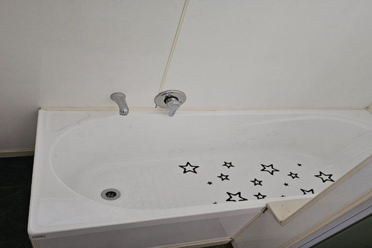 Photo of property in 20 Hindmarsh Street, Henderson, Auckland, 0612