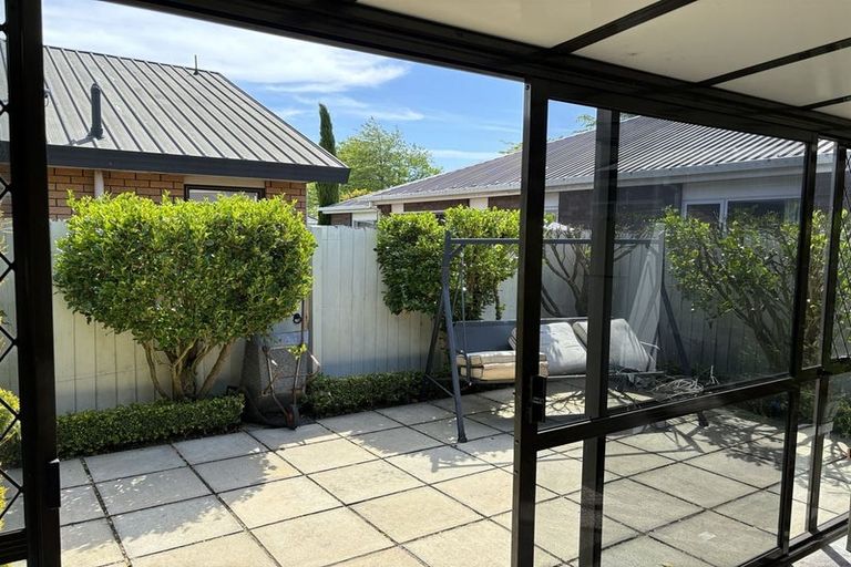 Photo of property in 1 Brockhall Lane, Avonhead, Christchurch, 8042