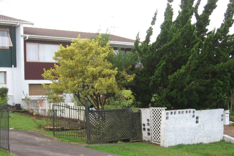 Photo of property in 1/2 Forsythe Place, Massey, Auckland, 0614