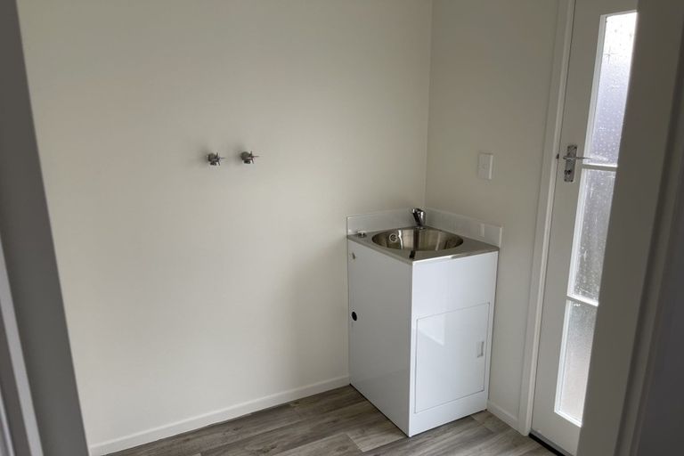 Photo of property in 24 Walton Street, Red Beach, 0932