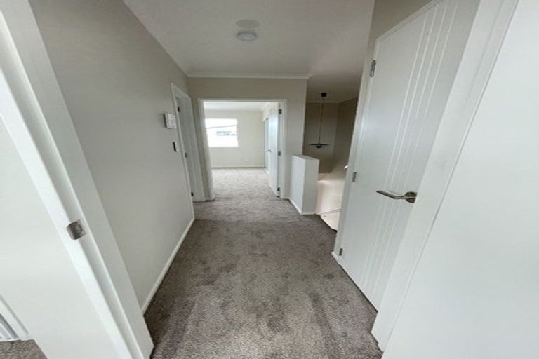 Photo of property in 2/3 Royal View Road, Te Atatu South, Auckland, 0610