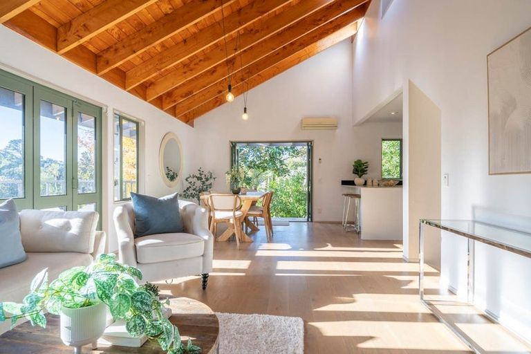 Photo of property in 6 Tree Fern Trail, Campbells Bay, Auckland, 0630