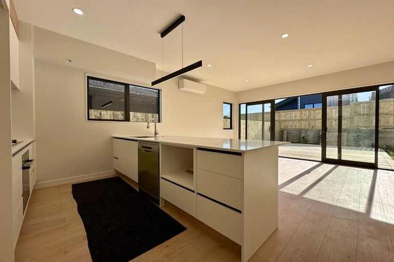 Photo of property in 32 Papai Lane, Massey, 0614