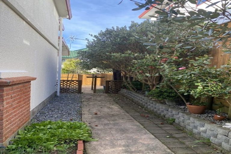 Photo of property in 27 Amesbury Drive, Churton Park, Wellington, 6037