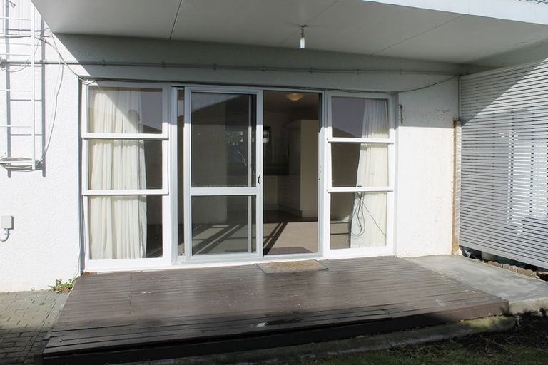 Photo of property in 1/133 Shakespeare Road, Milford, Auckland, 0620