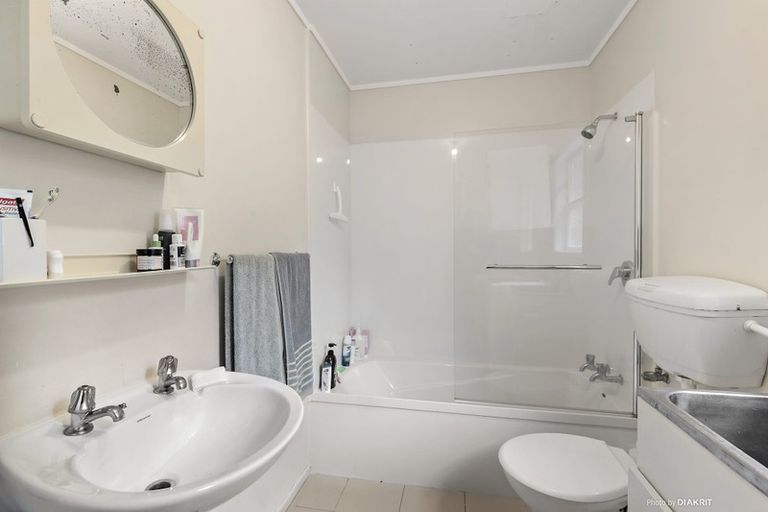 Photo of property in 47a Huntingdon Street, Northland, Wellington, 6012