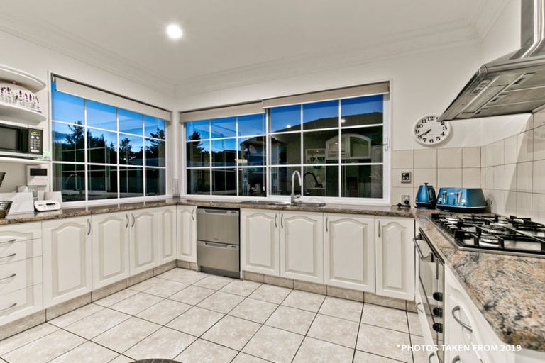 Photo of property in 18 Mansion Court, West Harbour, Auckland, 0618
