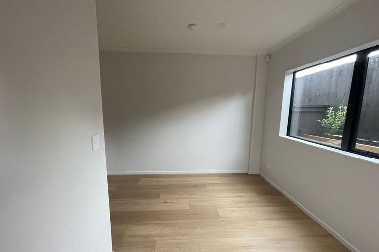 Photo of property in 8d Minaret Drive, Bucklands Beach, Auckland, 2014