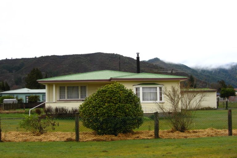 Photo of property in 1 Mace Street, Reefton, 7830