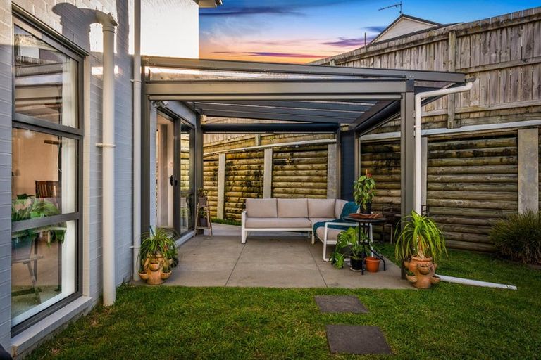 Photo of property in 22 William Wallbank Crescent, Swanson, Auckland, 0614