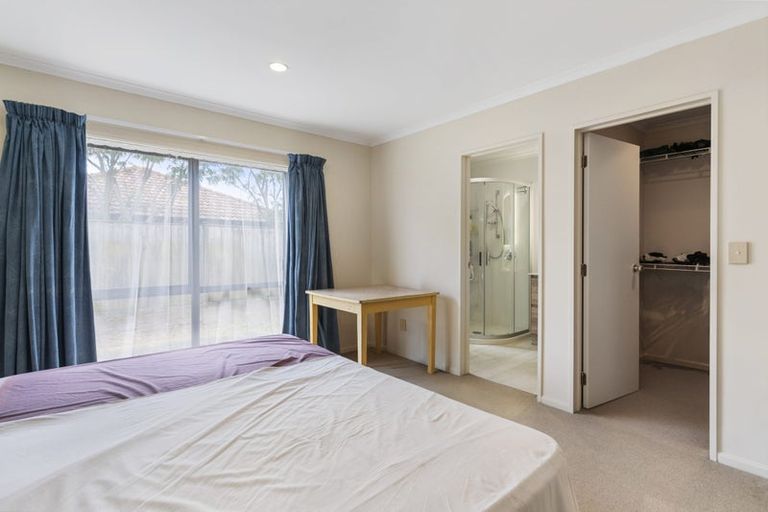 Photo of property in 2 Erne Crescent, East Tamaki, Auckland, 2016
