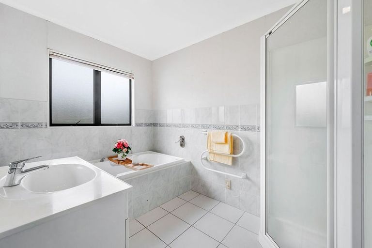 Photo of property in 17 Annalong Road, Dannemora, Auckland, 2016
