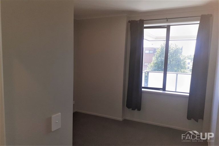 Photo of property in 2/22 Kerewhenua Crescent, Hobsonville, 0616