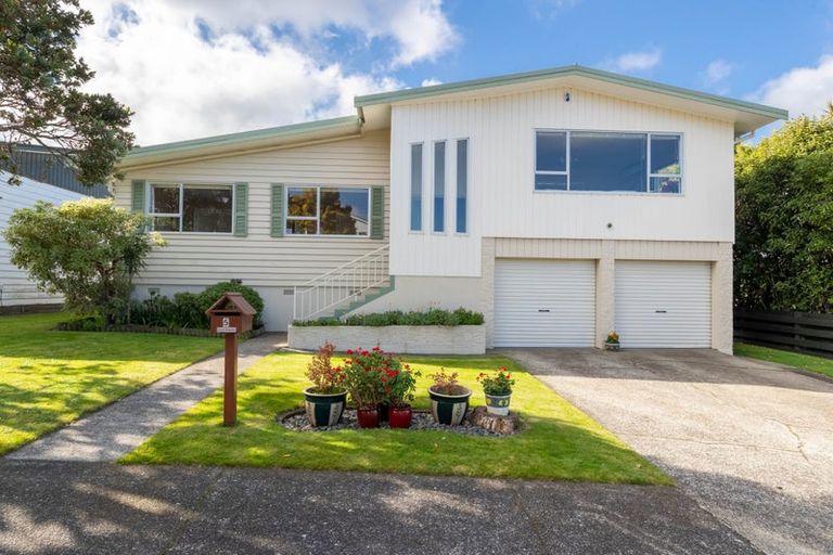 Photo of property in 5 Ardal Grove, Tirohanga, Lower Hutt, 5010