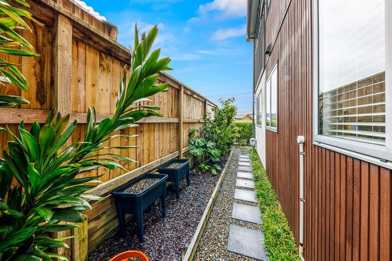 Photo of property in 15 Pakoro Close, Hobsonville, Auckland, 0618