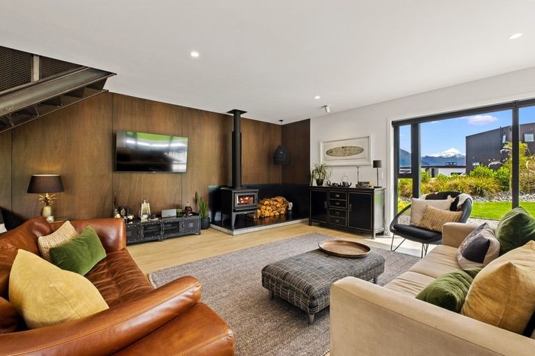 Photo of property in 19 Kirimoko Crescent, Wanaka, 9305