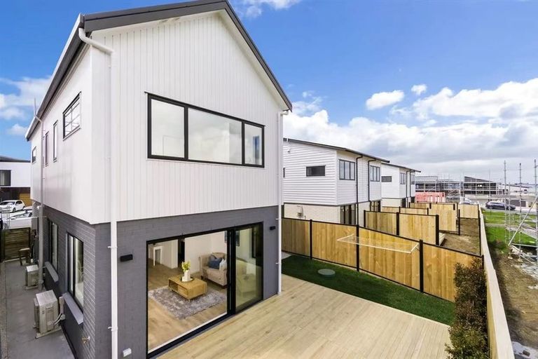 Photo of property in 5 Ocean Breeze Avenue, Hobsonville, Auckland, 0616