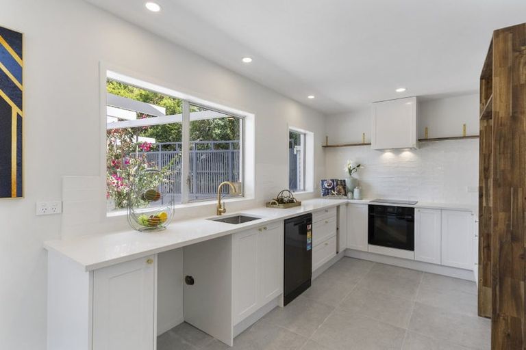 Photo of property in 13 Dunraven Place, Torbay, Auckland, 0630