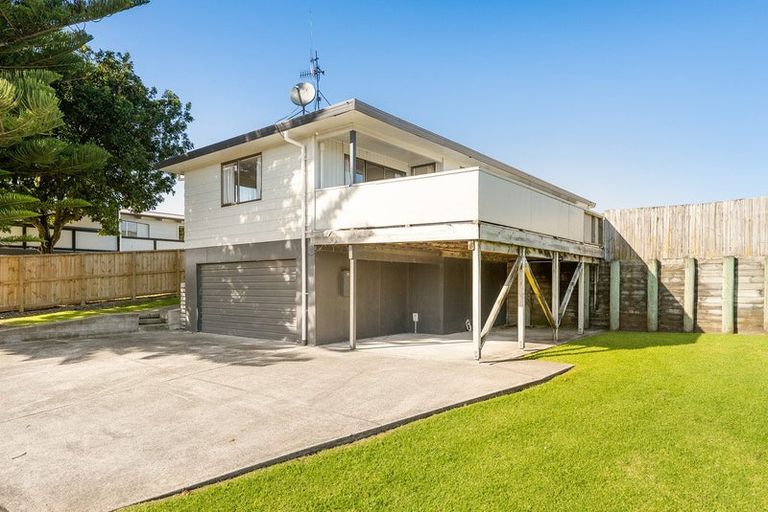 Photo of property in 16 Lagoon Place, Poike, Tauranga, 3112