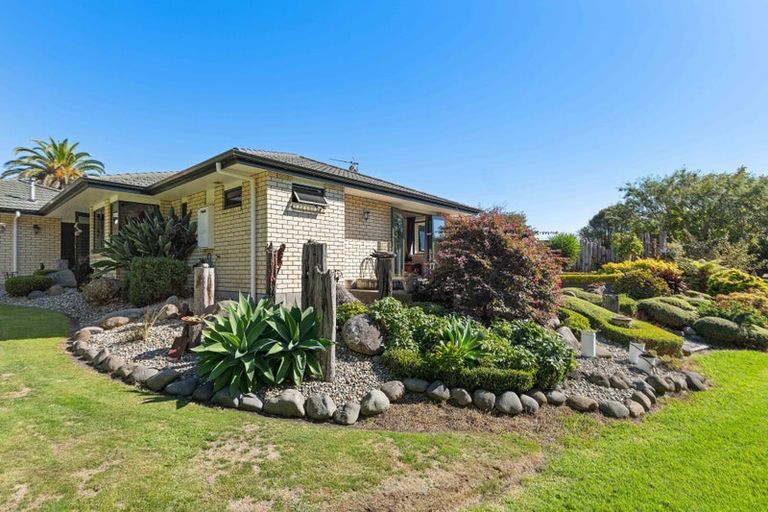 Photo of property in 2 Iwanui Close, Waitara, 4320