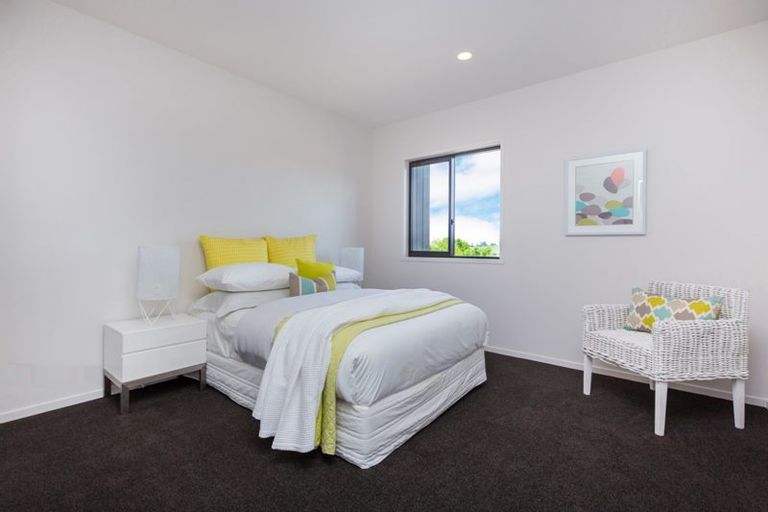 Photo of property in 35 Laly Haddon Place, Matakana, 0985
