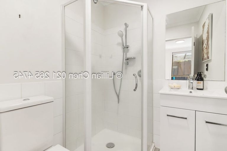 Photo of property in 27 Verdale Circle, Glen Eden, Auckland, 0602