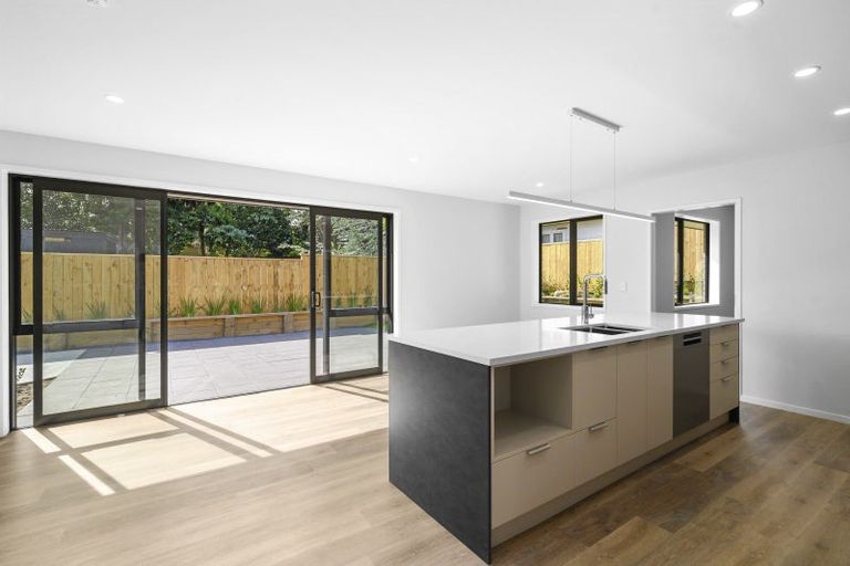 Photo of property in 10b Gradwell Place, Two Mile Bay, Taupo, 3330