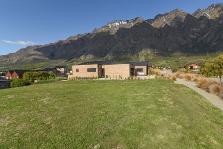 Photo of property in 21 Mckellar Drive, Jacks Point, Queenstown, 9371