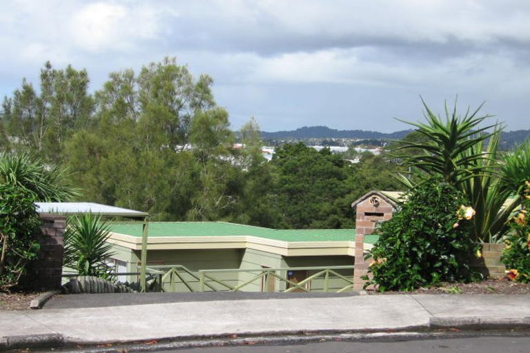 Photo of property in 7 Shona Place, Henderson, Auckland, 0612