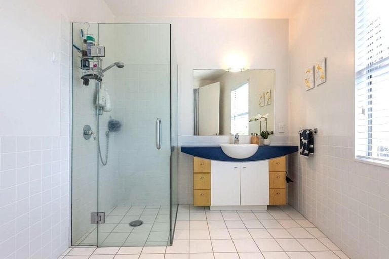 Photo of property in 9 Caughley Grove, Karori, Wellington, 6012