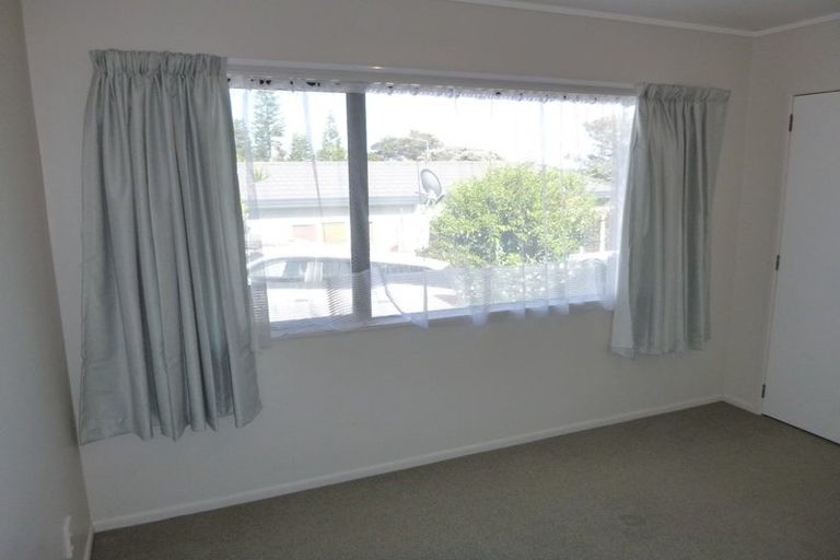 Photo of property in 1/15 Seaview Road, Glenfield, Auckland, 0629