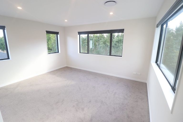 Photo of property in 16 Thomas Rielly Avenue, Hobsonville, Auckland, 0616