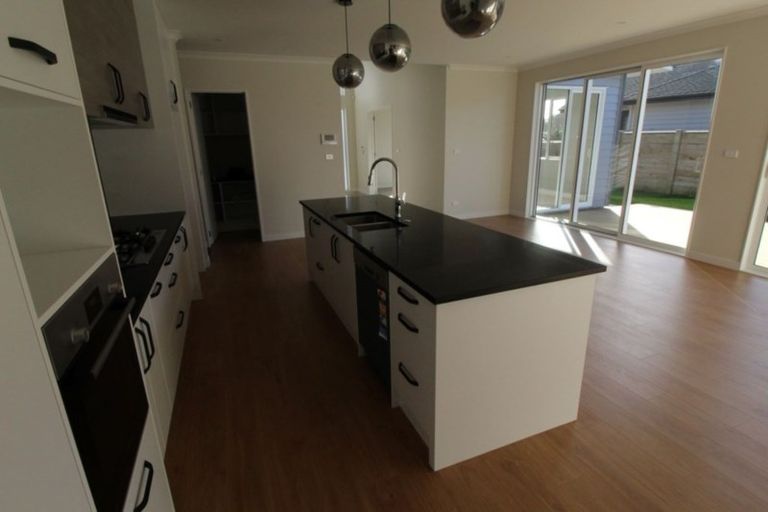 Photo of property in 17 Grove Way, Riverhead, 0820